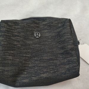 lululemon athletica Pochette Textured Toiletry Bag